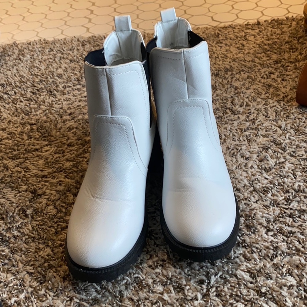 Forever 21 White Heeled Boots